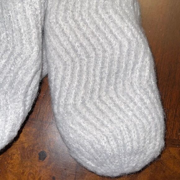 NWT Inc International Concepts Chevron-knit Mittens Grey One Size - Picture 3 of 3